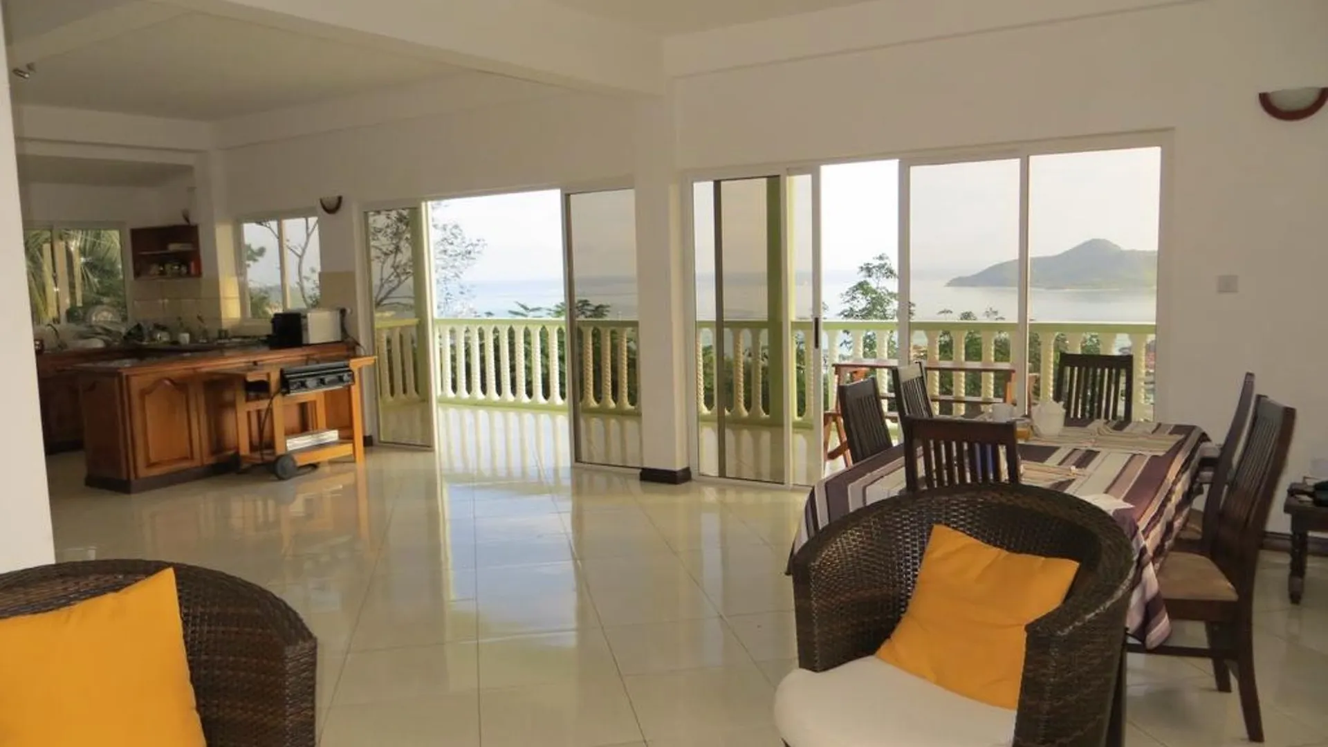 Villa With 2 Bedrooms In Victoria, With Wonderful Sea View, Enclosed G Misere 0*,  Seicheles