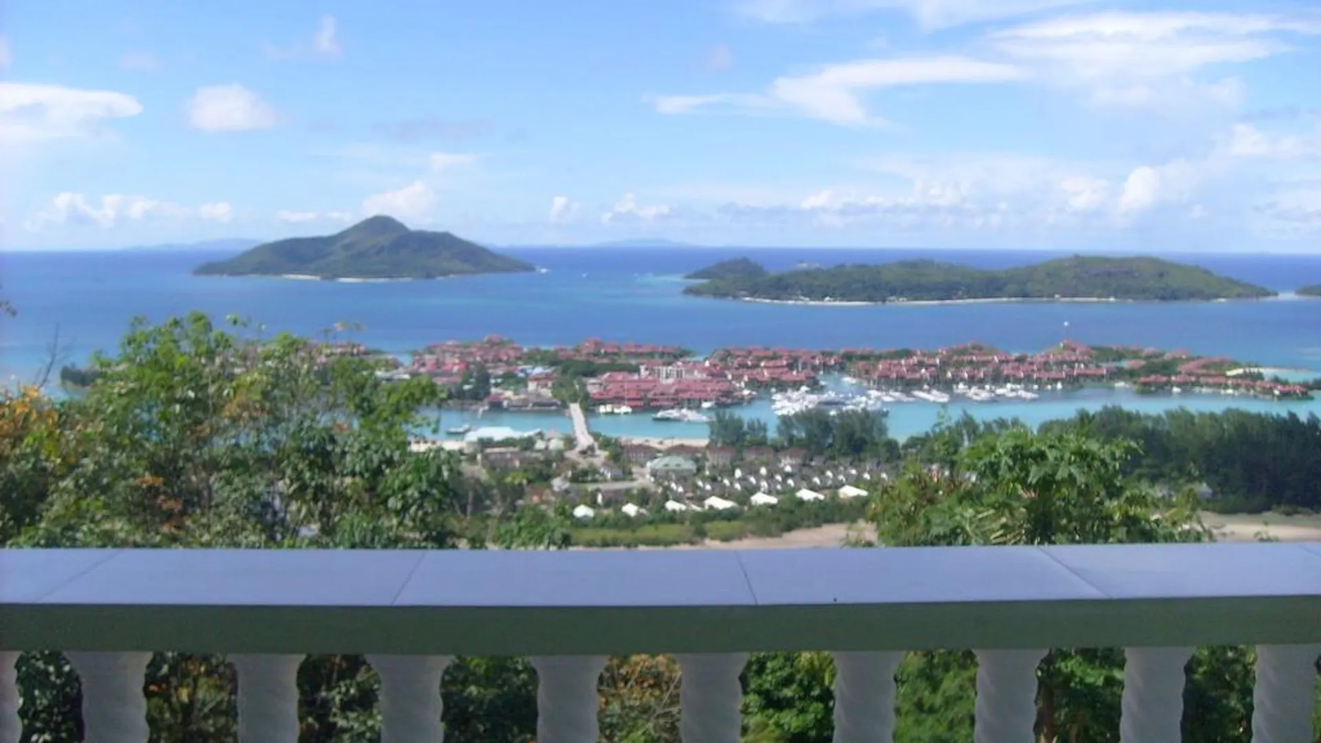 Villa With 2 Bedrooms In Victoria, With Wonderful Sea View, Enclosed G Misere 세이셸